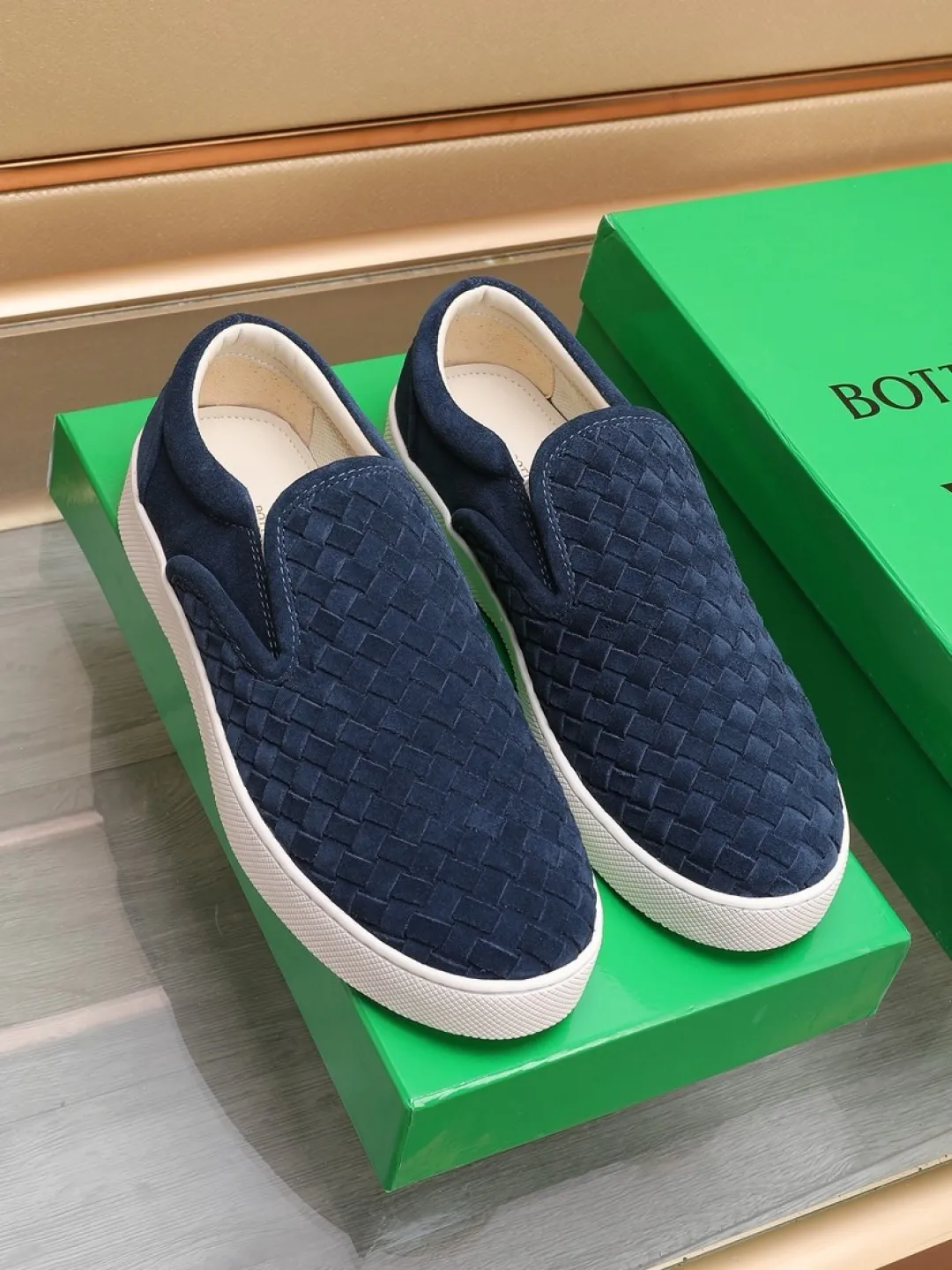 Men's men's shoes 💰Men's shoes 💰440💰🔥[BV] series of top purchasing agents 🔍Imported first-layer cowhide woven surface, cowhide foot pads lining environmentally friendly ♻️Does not fade, 💪Sole: Rubber combination original factory special original outsole ⚠Original and single goods 🔍🔍You can come in and out at will, welcome to compare ⚠Number of sizes: 38-44